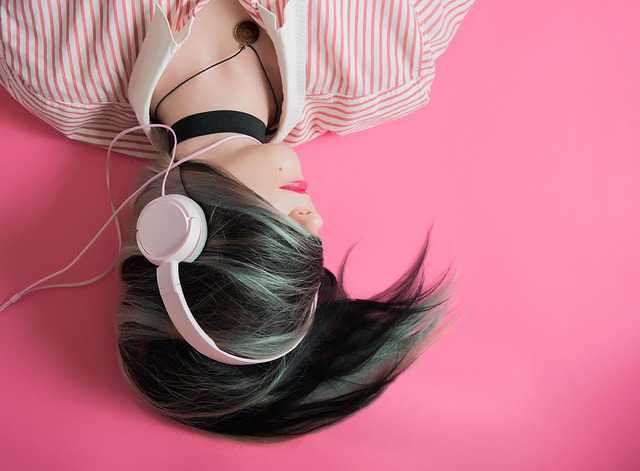 body_girl_headphones